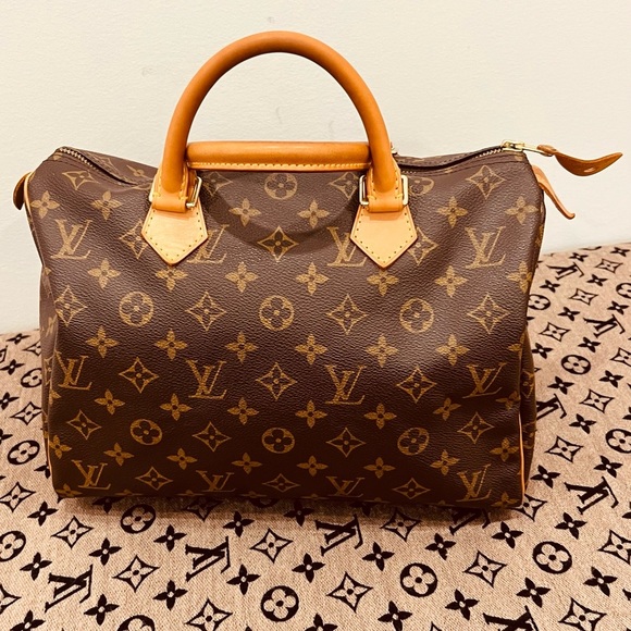 Authentic Louis Vuitton Speedy 30 in Monogram Canvas - Picture 16 of 16